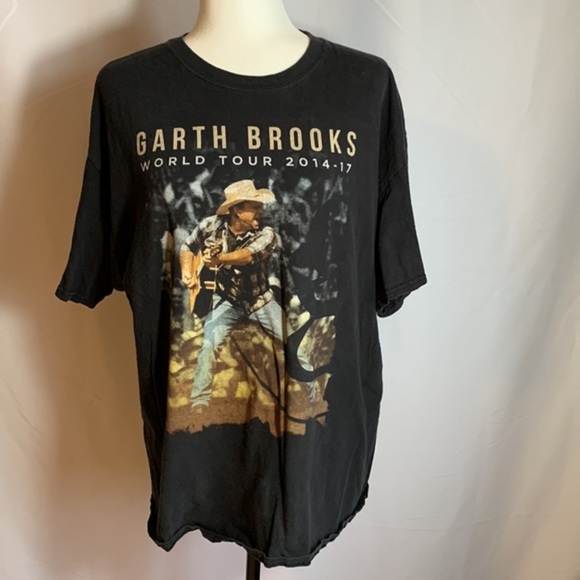 Garth Brooks World Tour Concert T-Shirt - Picture 1 of 7